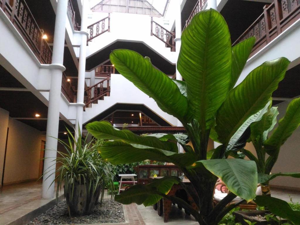Hotel Ramada By Wyndham Phuket Southsea Karon Exterior foto