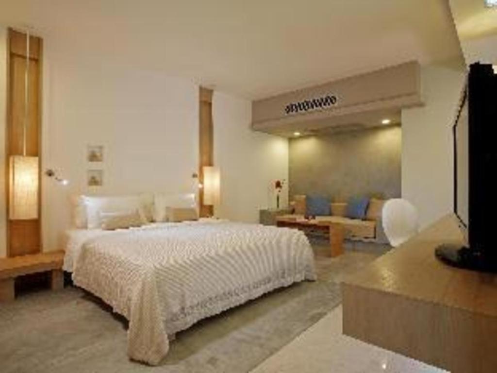 Hotel Ramada By Wyndham Phuket Southsea Karon Exterior foto