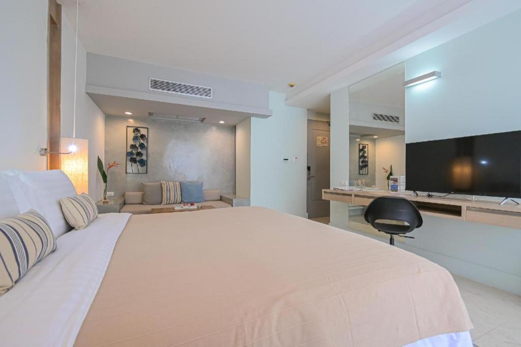Hotel Ramada By Wyndham Phuket Southsea Karon Exterior foto