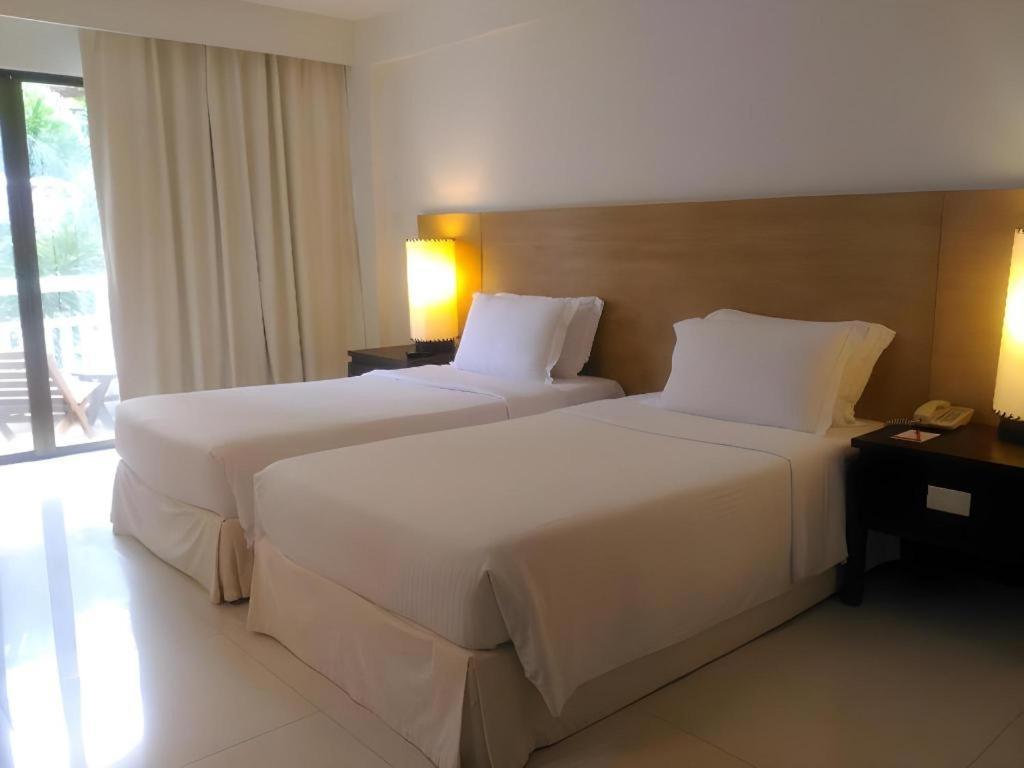 Hotel Ramada By Wyndham Phuket Southsea Karon Exterior foto