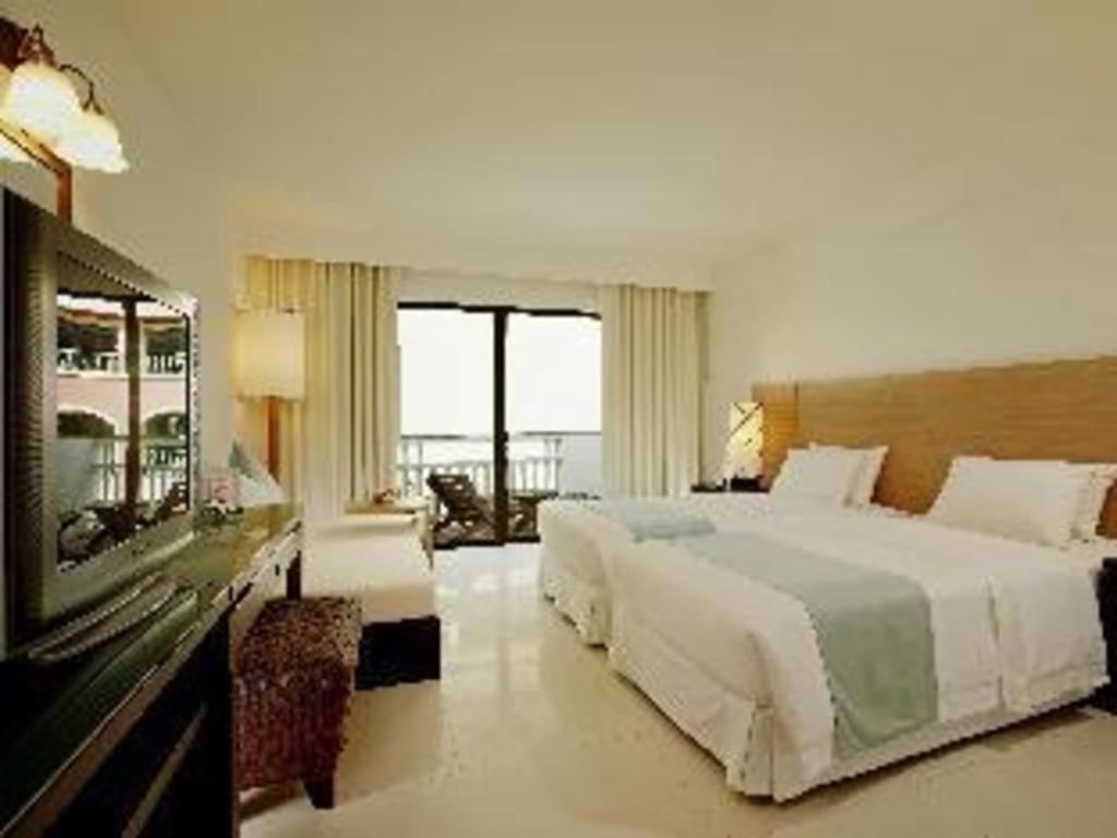 Hotel Ramada By Wyndham Phuket Southsea Karon Exterior foto