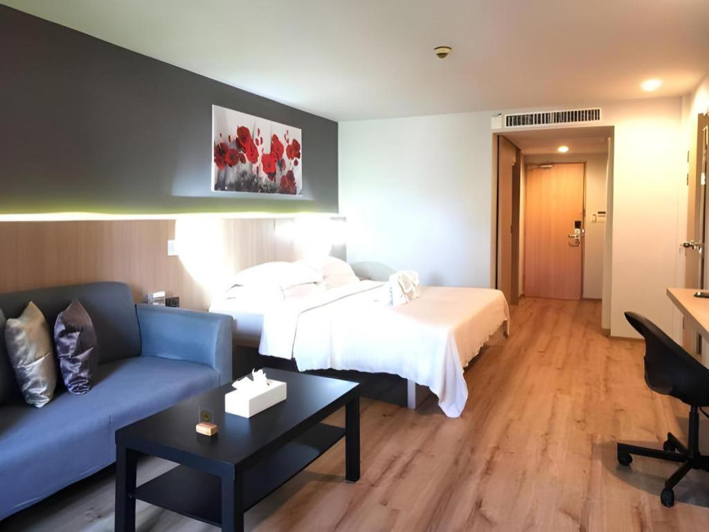 Hotel Ramada By Wyndham Phuket Southsea Karon Exterior foto