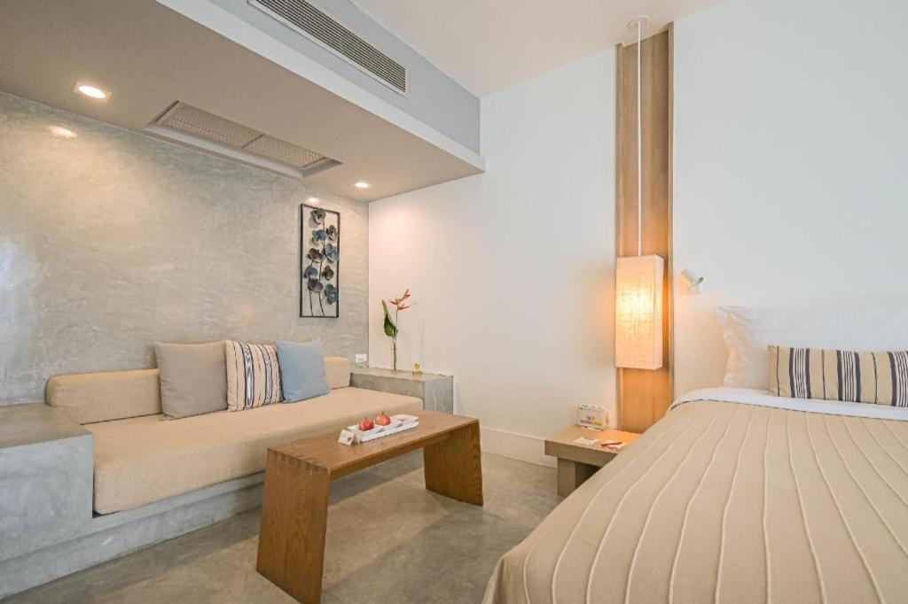 Hotel Ramada By Wyndham Phuket Southsea Karon Exterior foto
