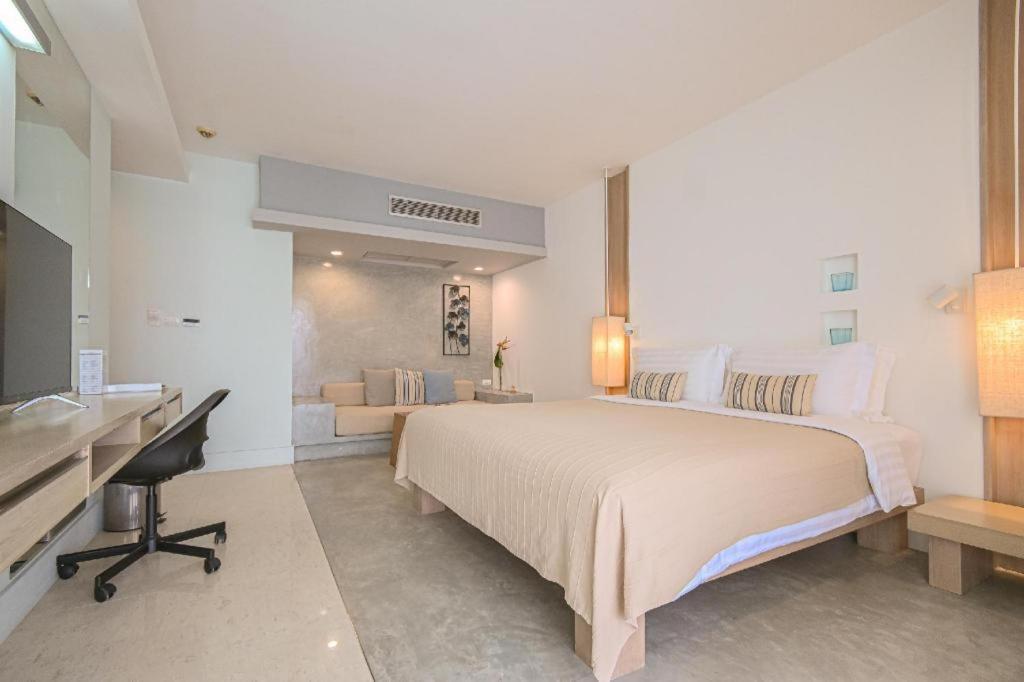 Hotel Ramada By Wyndham Phuket Southsea Karon Exterior foto