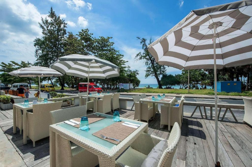 Hotel Ramada By Wyndham Phuket Southsea Karon Exterior foto